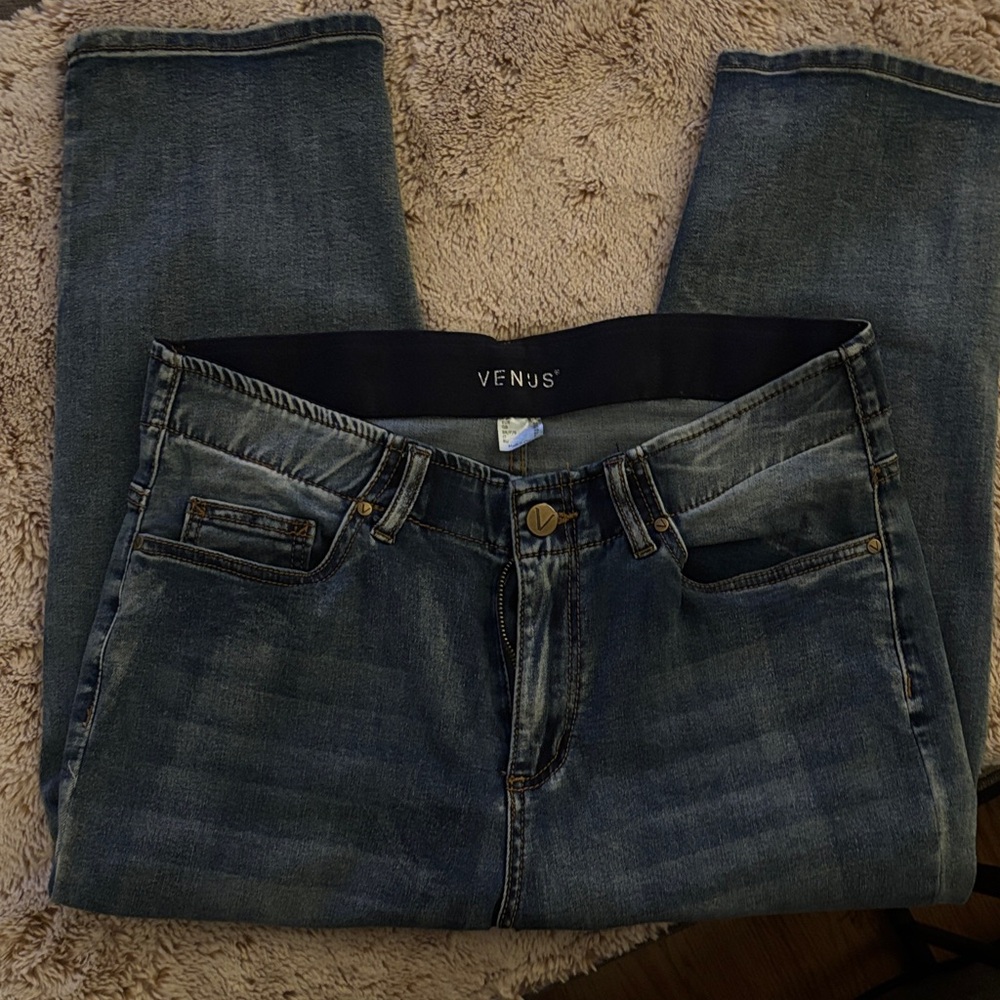 VENUS Dark Wash Denim Capris
